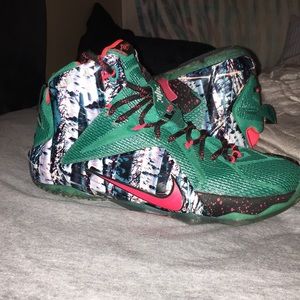 Lebron 12 xmas
